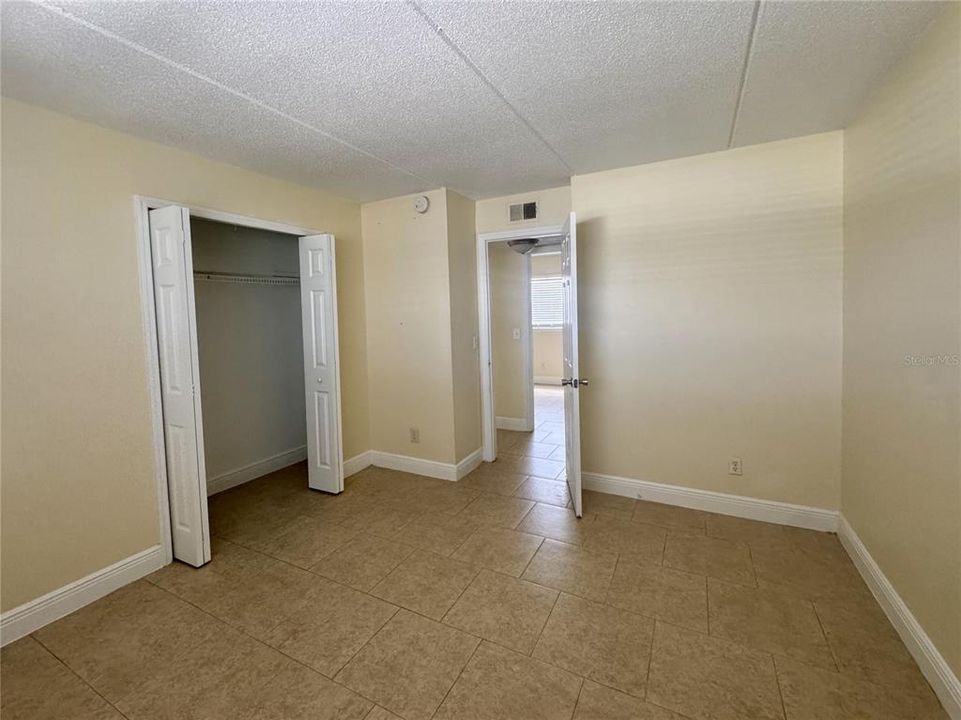 For Rent: $1,250 (2 beds, 1 baths, 702 Square Feet)