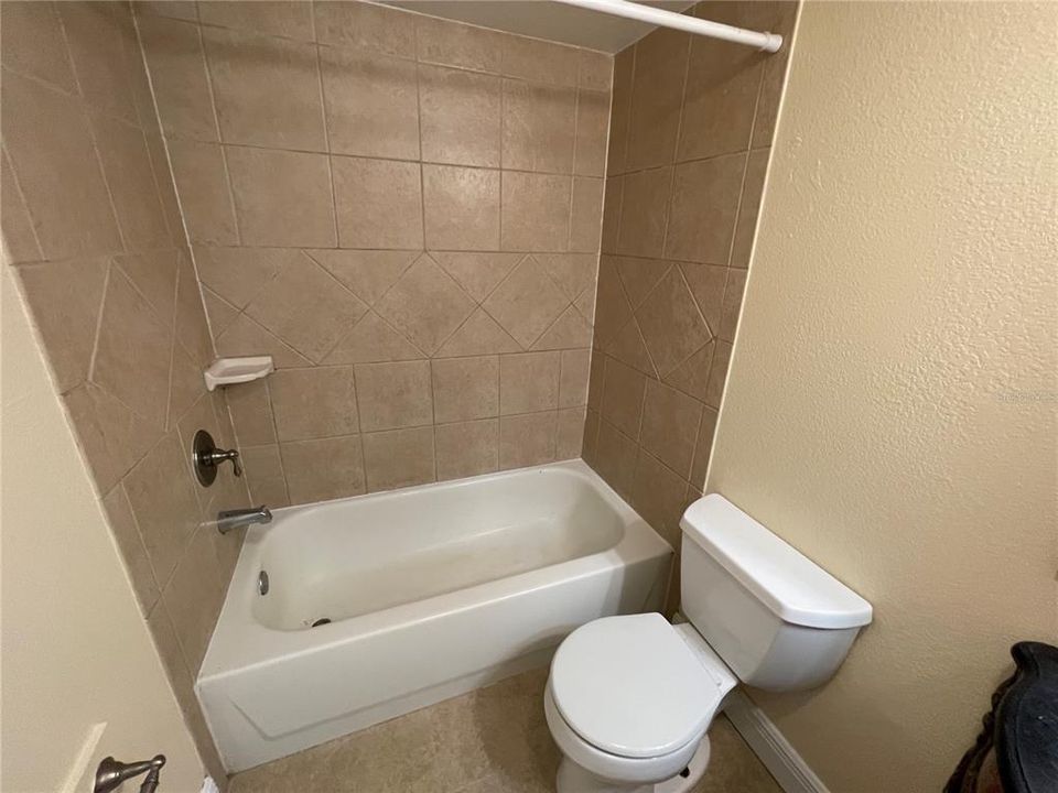 For Rent: $1,250 (2 beds, 1 baths, 702 Square Feet)