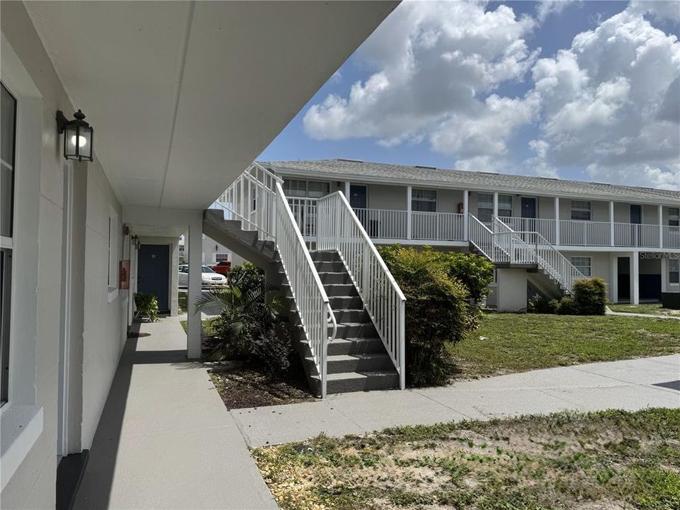 For Rent: $1,250 (2 beds, 1 baths, 702 Square Feet)