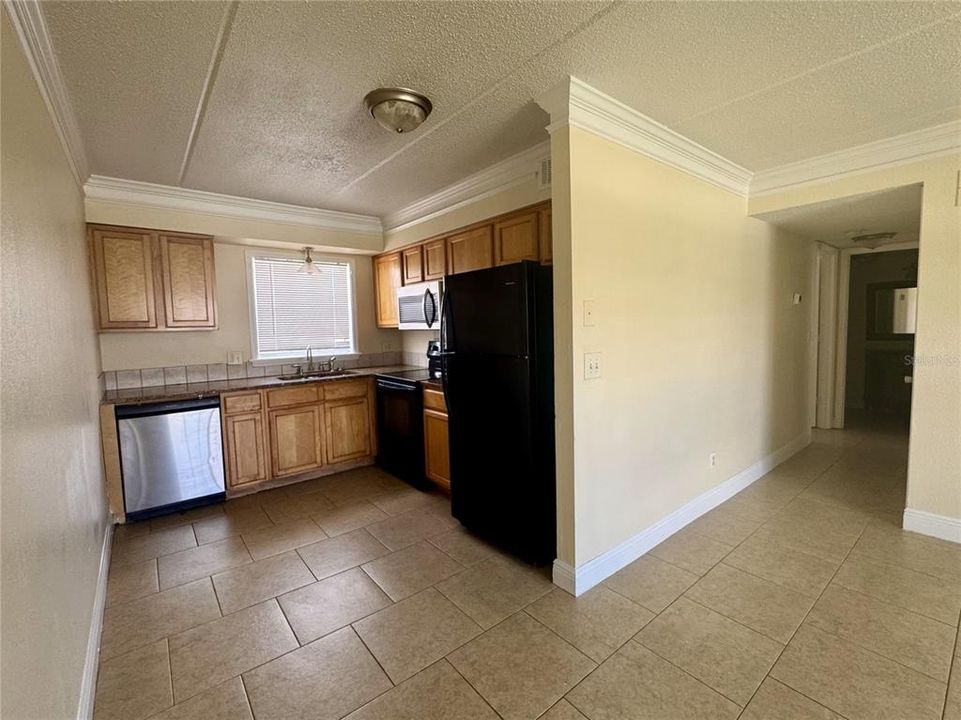 For Rent: $1,250 (2 beds, 1 baths, 702 Square Feet)