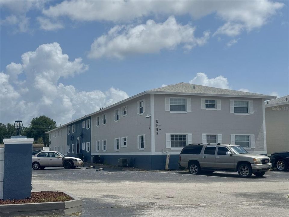 For Rent: $1,250 (2 beds, 1 baths, 702 Square Feet)