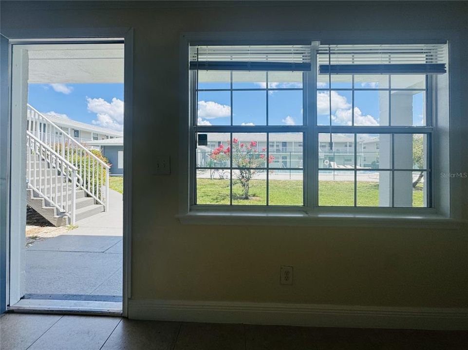 For Rent: $1,250 (2 beds, 1 baths, 702 Square Feet)