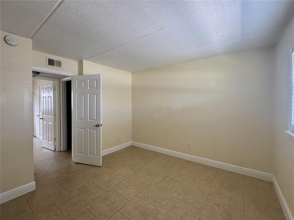 For Rent: $1,250 (2 beds, 1 baths, 702 Square Feet)