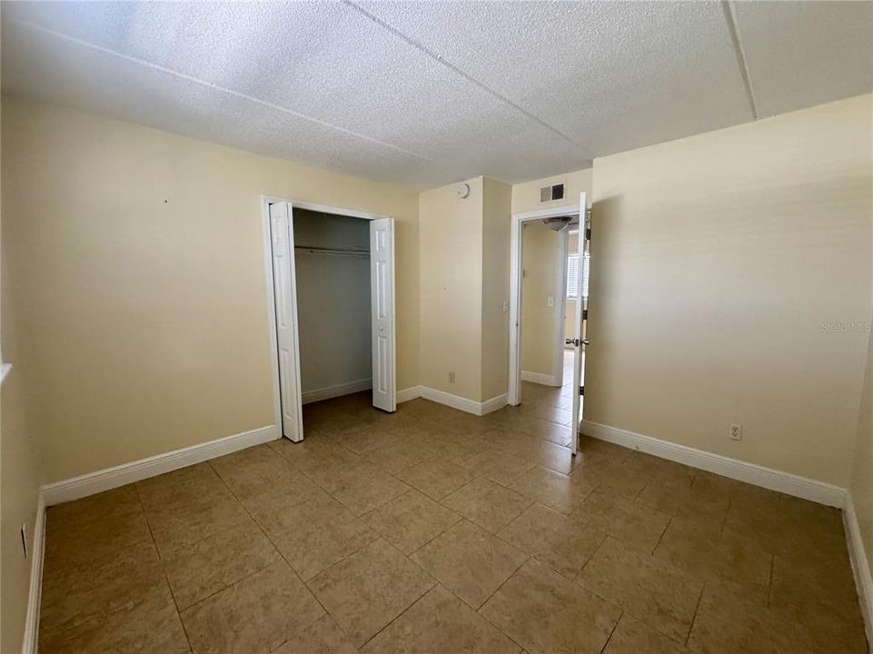 For Rent: $1,250 (2 beds, 1 baths, 702 Square Feet)