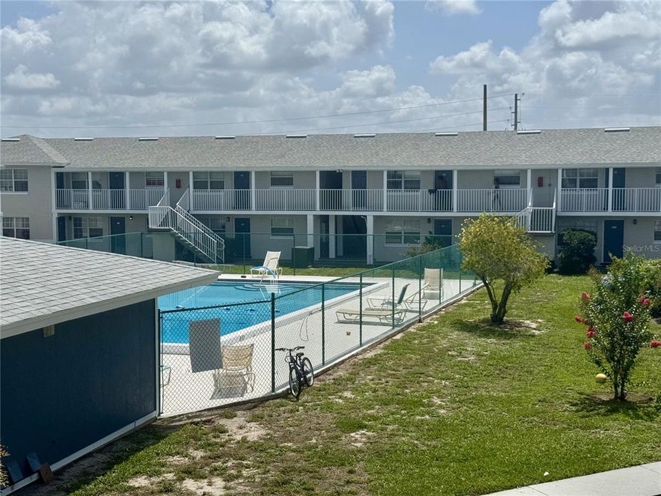 For Rent: $1,250 (2 beds, 1 baths, 702 Square Feet)