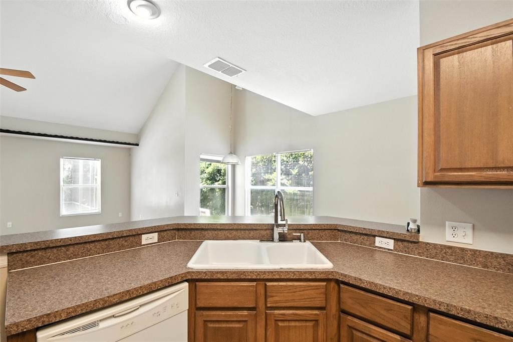 En Venta: $619,988 (4 camas, 3 baños, 2860 Pies cuadrados)