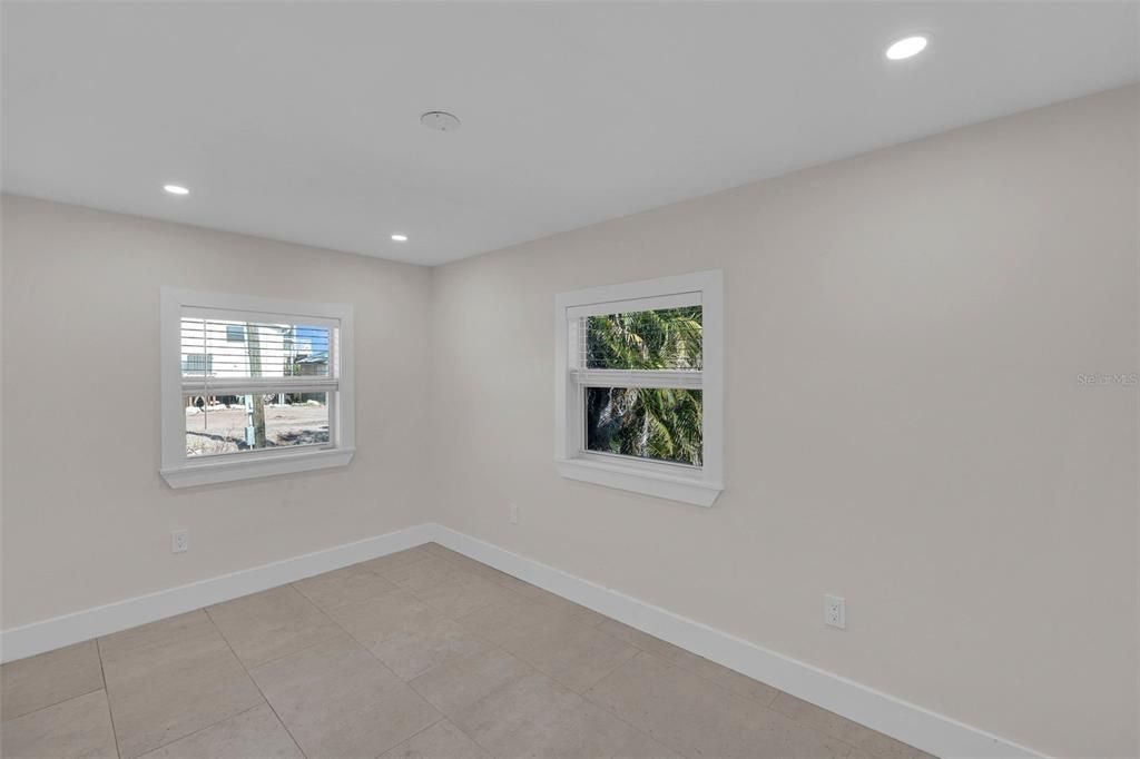 待售: $399,000 (2 贝兹, 1 浴室, 1000 平方英尺)