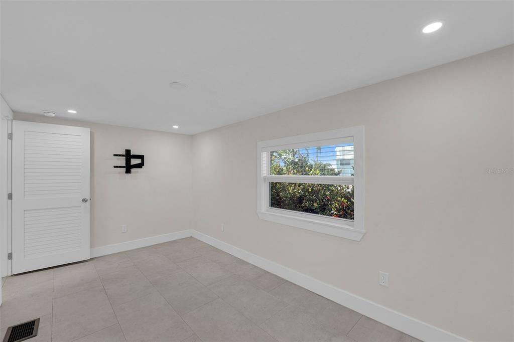 待售: $399,000 (2 贝兹, 1 浴室, 1000 平方英尺)