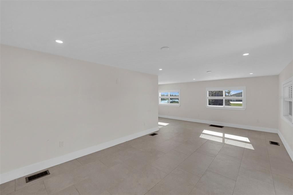 待售: $399,000 (2 贝兹, 1 浴室, 1000 平方英尺)