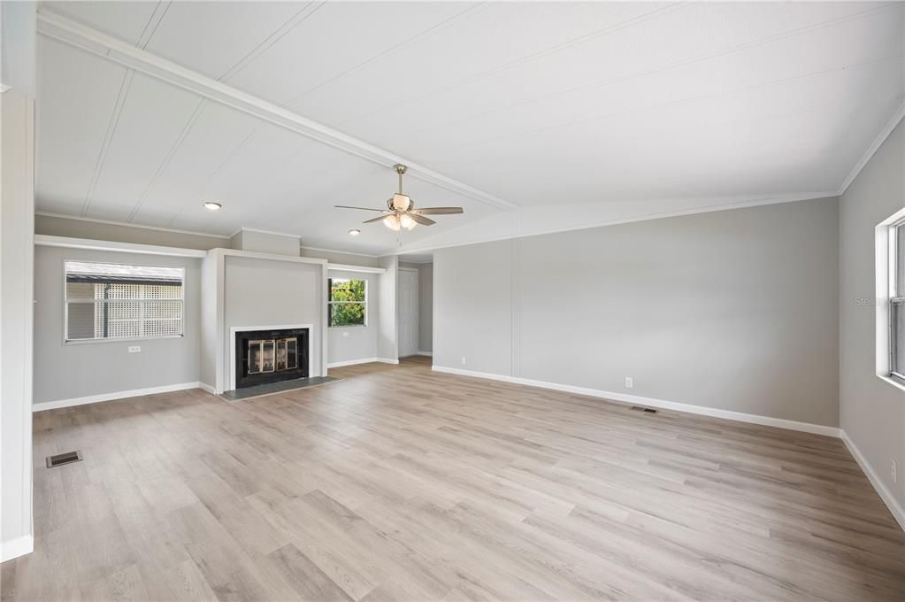 待售: $219,950 (2 贝兹, 2 浴室, 1440 平方英尺)