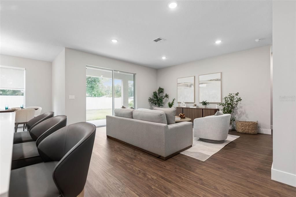 合同活跃: $384,900 (4 贝兹, 2 浴室, 1873 平方英尺)