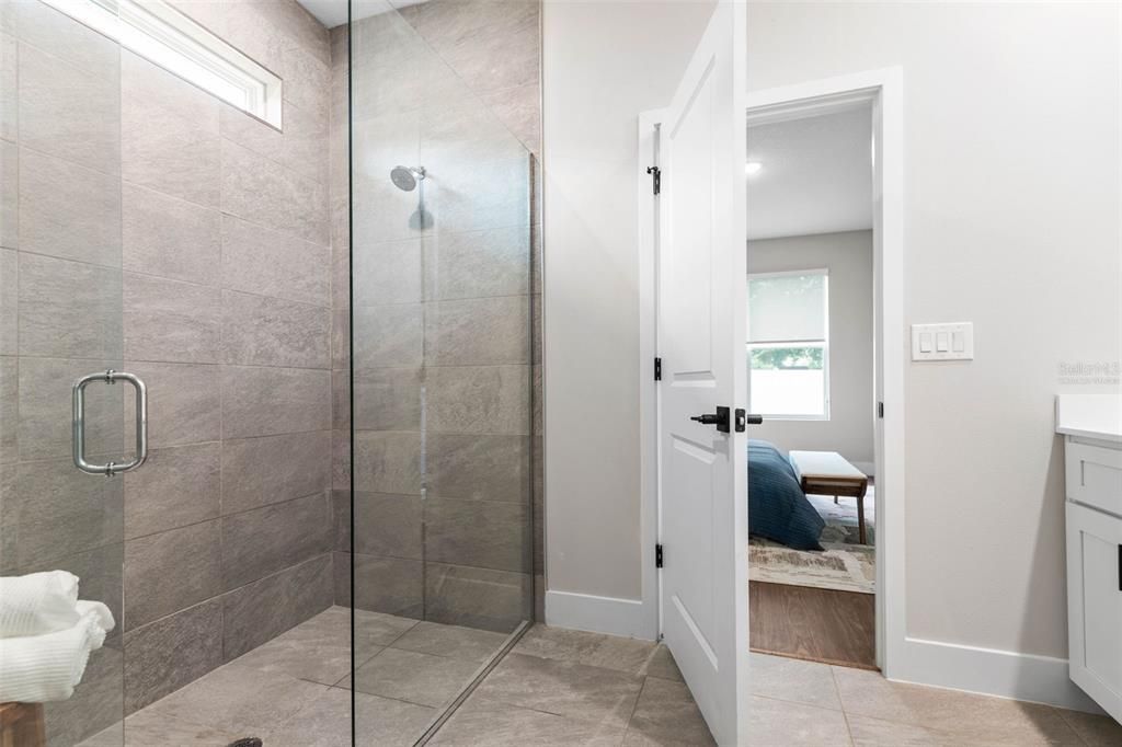 合同活跃: $384,900 (4 贝兹, 2 浴室, 1873 平方英尺)