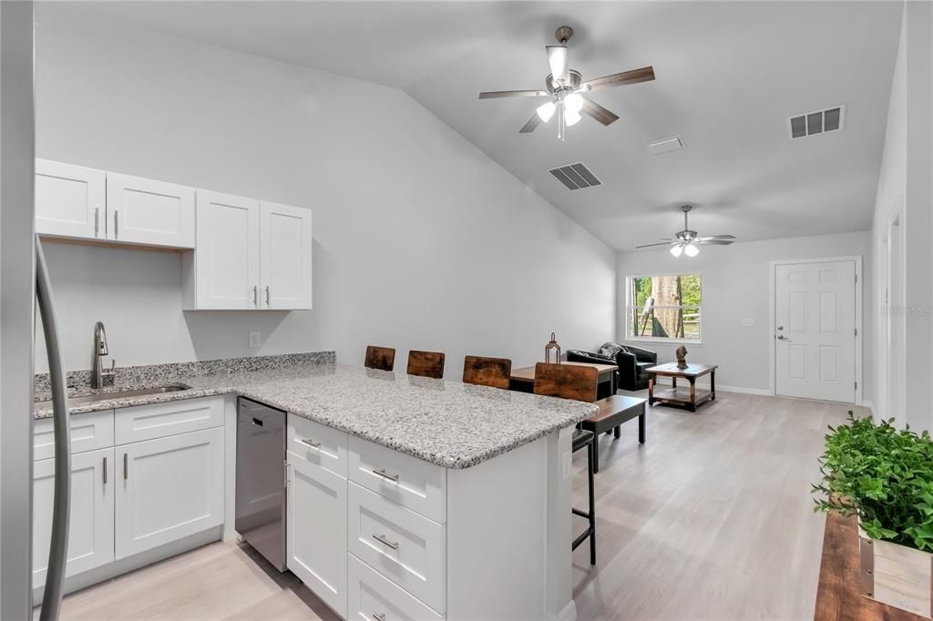 For Sale: $199,000 (2 beds, 2 baths, 967 Square Feet)