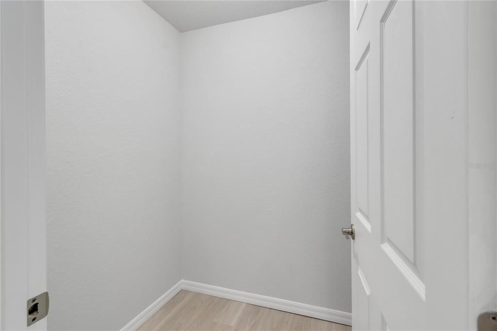For Sale: $199,000 (2 beds, 2 baths, 967 Square Feet)