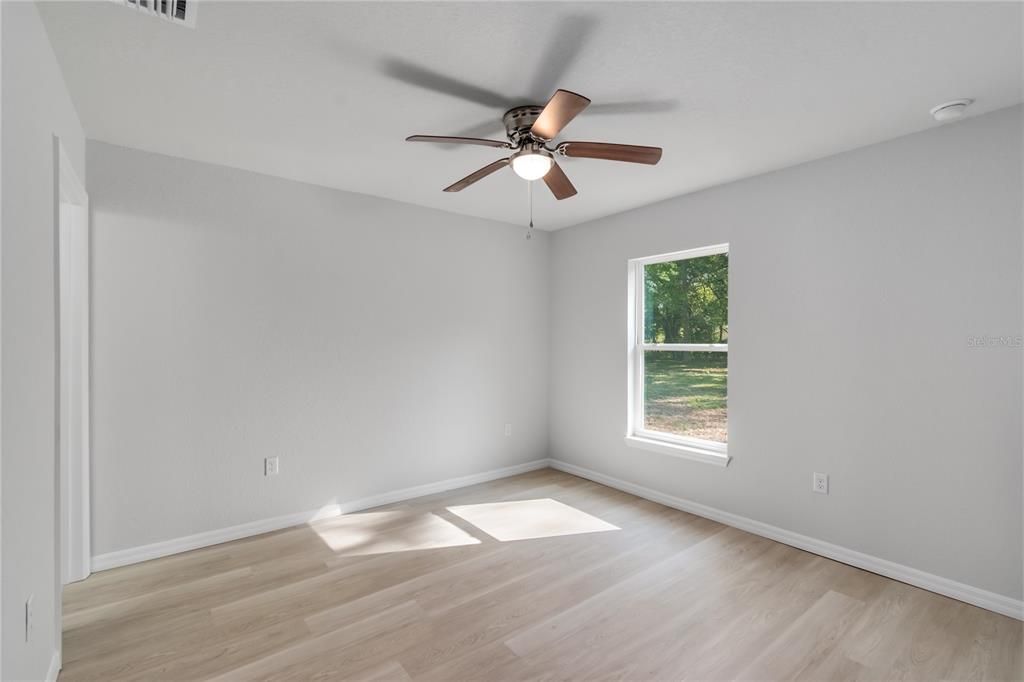 For Sale: $199,000 (2 beds, 2 baths, 967 Square Feet)