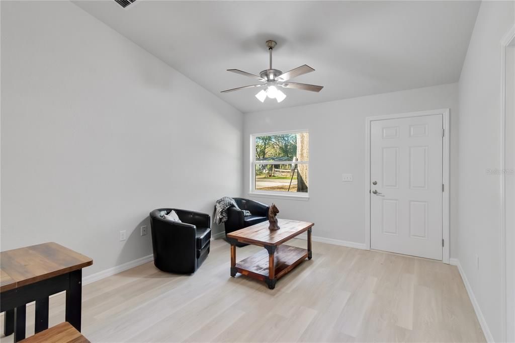 For Sale: $199,000 (2 beds, 2 baths, 967 Square Feet)