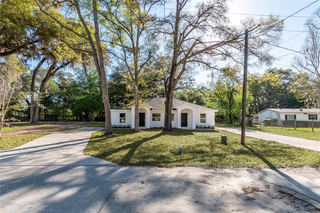For Sale: $199,000 (2 beds, 2 baths, 967 Square Feet)