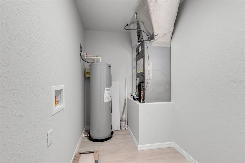 For Sale: $199,000 (2 beds, 2 baths, 967 Square Feet)