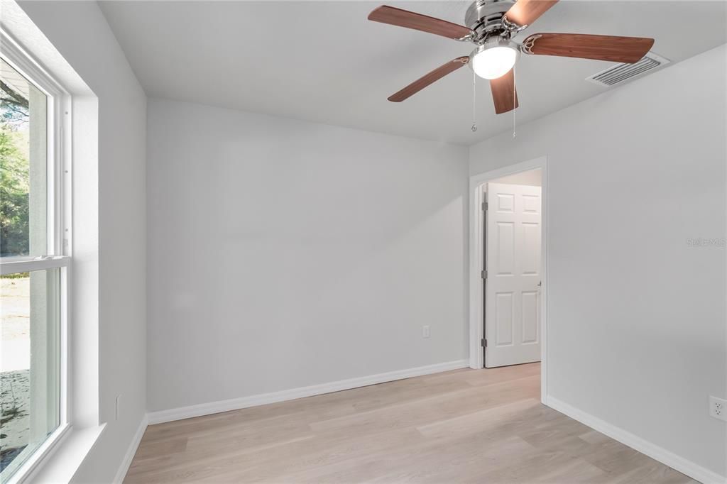 For Sale: $199,000 (2 beds, 2 baths, 967 Square Feet)