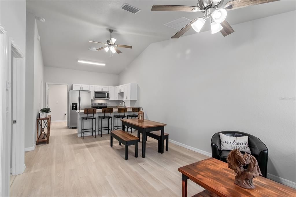 For Sale: $199,000 (2 beds, 2 baths, 967 Square Feet)