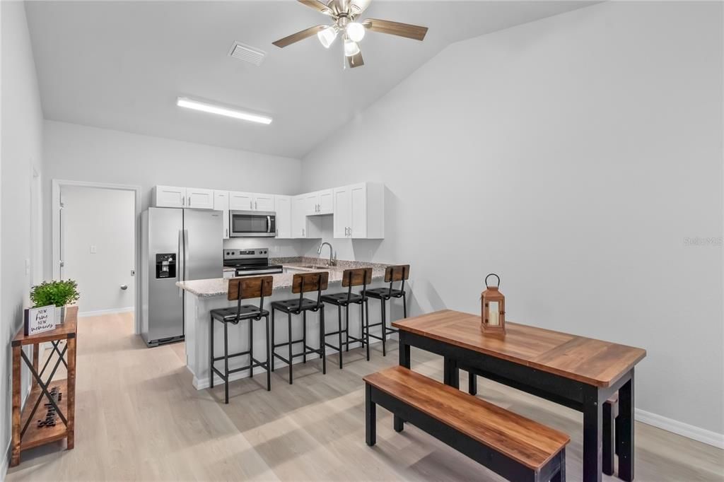 For Sale: $199,000 (2 beds, 2 baths, 967 Square Feet)