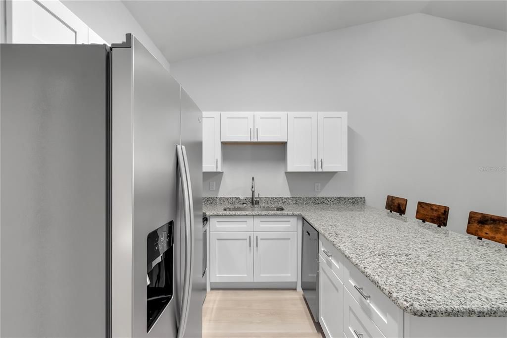 For Sale: $199,000 (2 beds, 2 baths, 967 Square Feet)
