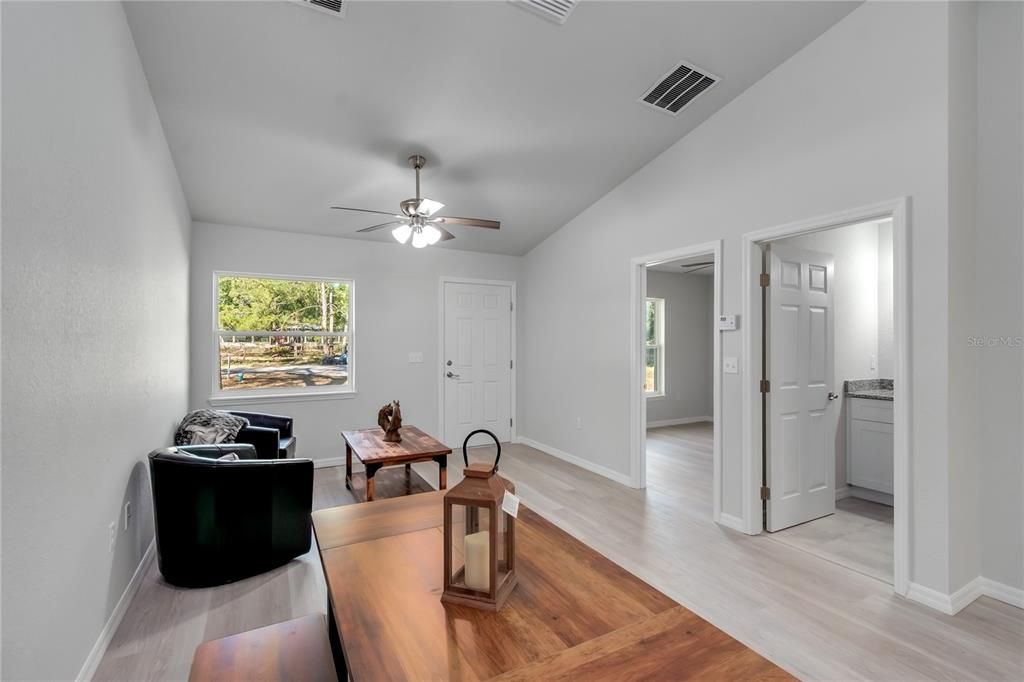 For Sale: $199,000 (2 beds, 2 baths, 967 Square Feet)