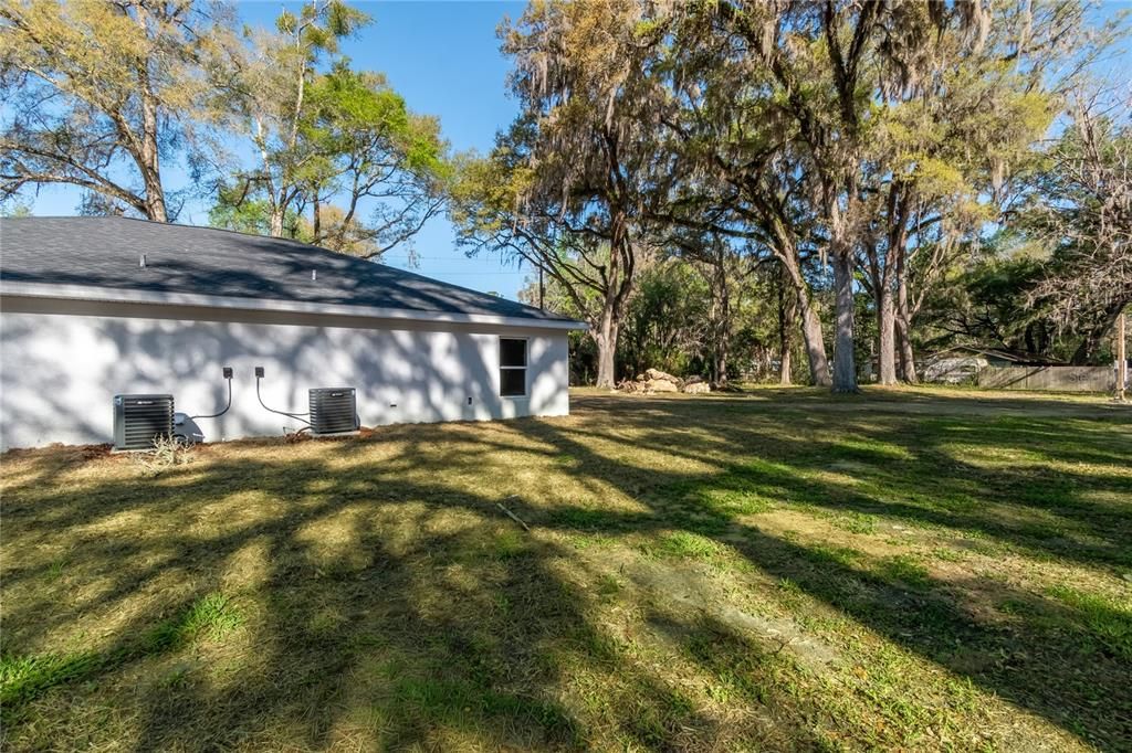 For Sale: $199,000 (2 beds, 2 baths, 967 Square Feet)