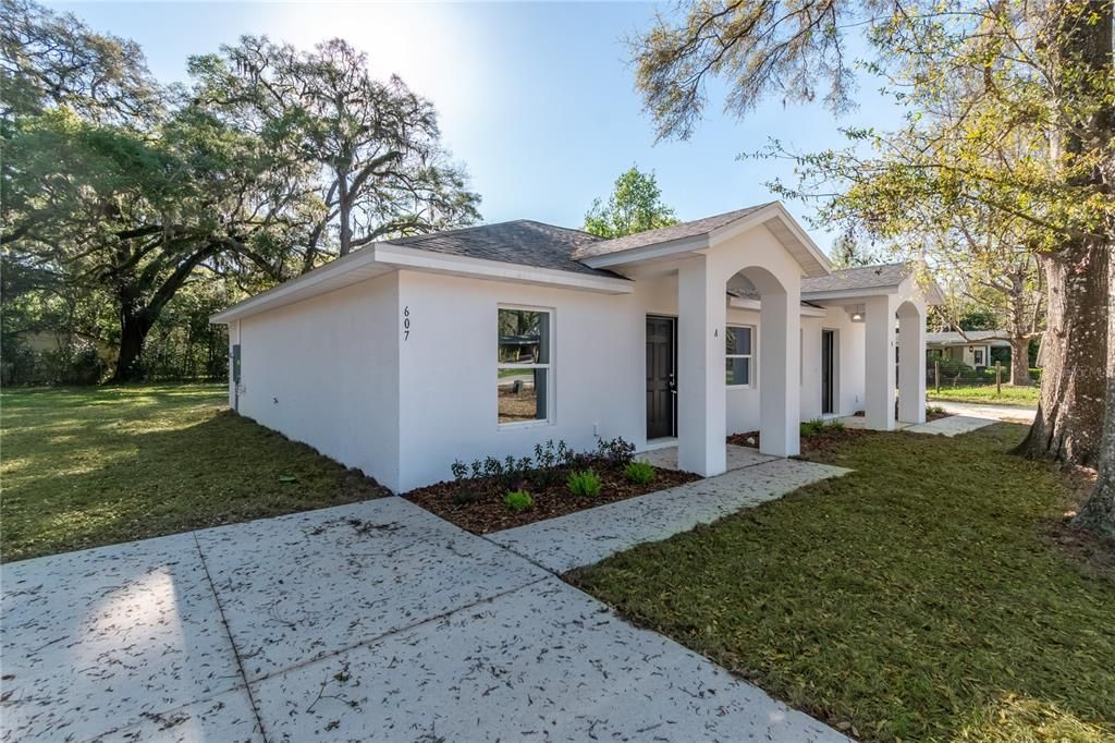 For Sale: $199,000 (2 beds, 2 baths, 967 Square Feet)