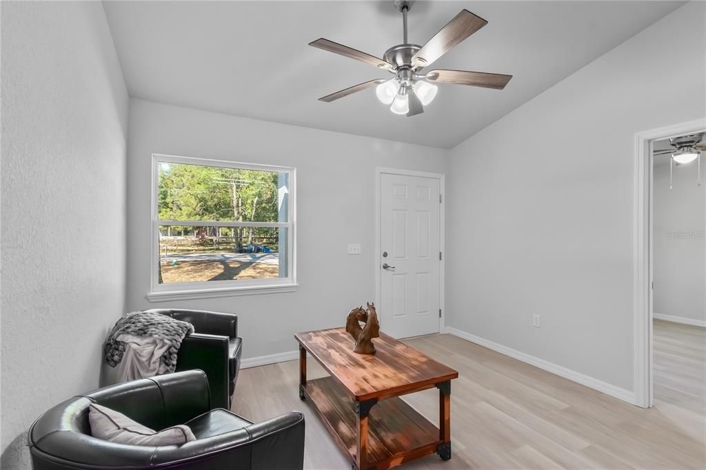 For Sale: $199,000 (2 beds, 2 baths, 967 Square Feet)
