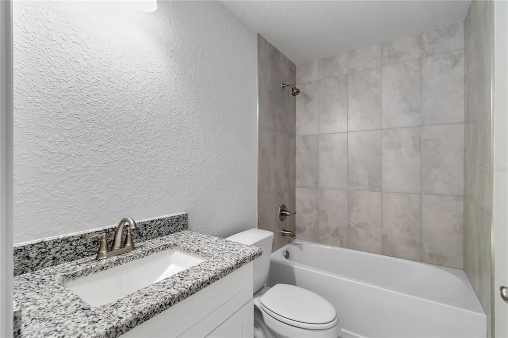 For Sale: $199,000 (2 beds, 2 baths, 967 Square Feet)