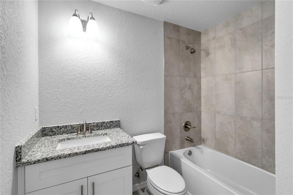 For Sale: $199,000 (2 beds, 2 baths, 967 Square Feet)