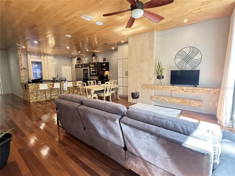 For Sale: $600,000 (3 beds, 2 baths, 2218 Square Feet)