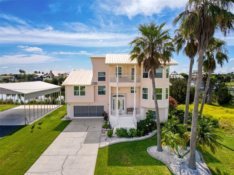 En Venta: $699,900 (3 camas, 2 baños, 2210 Pies cuadrados)