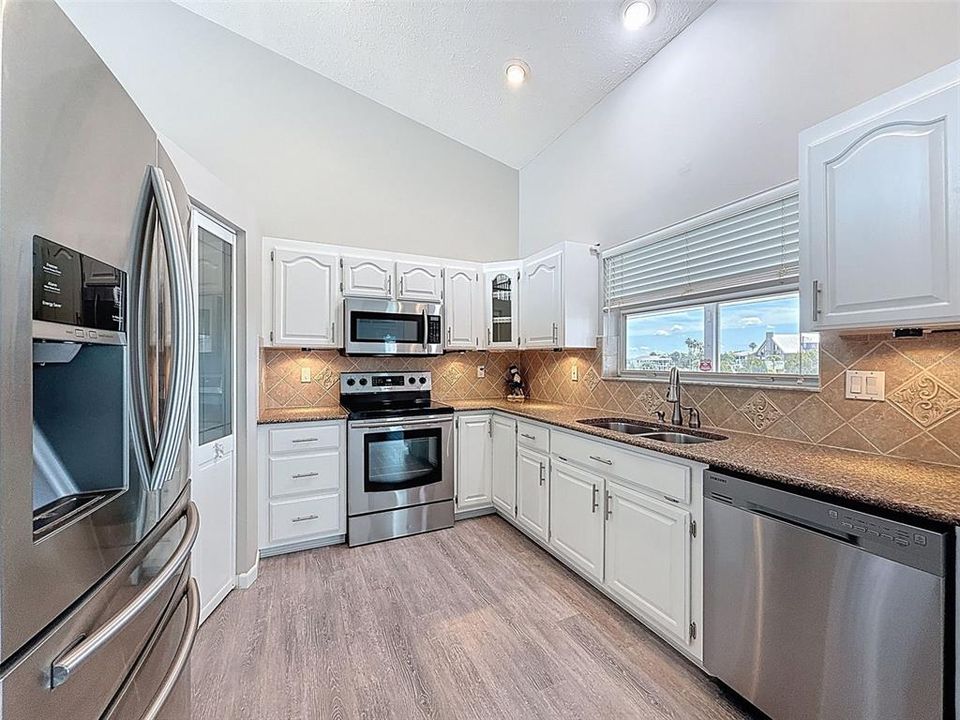 待售: $739,000 (3 贝兹, 2 浴室, 2210 平方英尺)