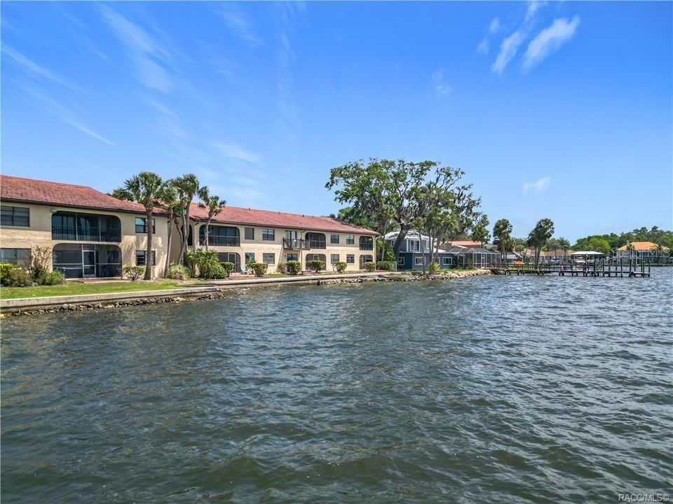 Recently Sold: $255,000 (2 beds, 2 baths, 1077 Square Feet)