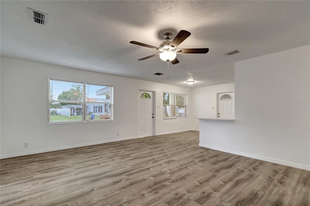 Activo con contrato: $259,900 (3 camas, 1 baños, 1168 Pies cuadrados)