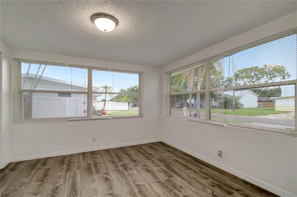 Activo con contrato: $259,900 (3 camas, 1 baños, 1168 Pies cuadrados)