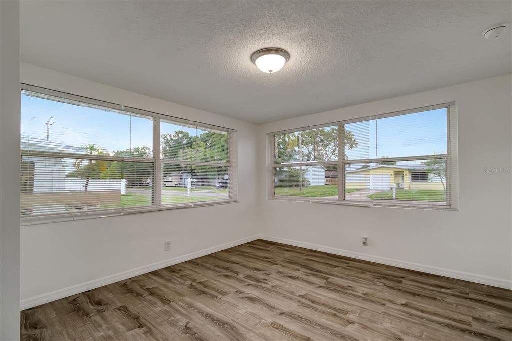 Activo con contrato: $259,900 (3 camas, 1 baños, 1168 Pies cuadrados)