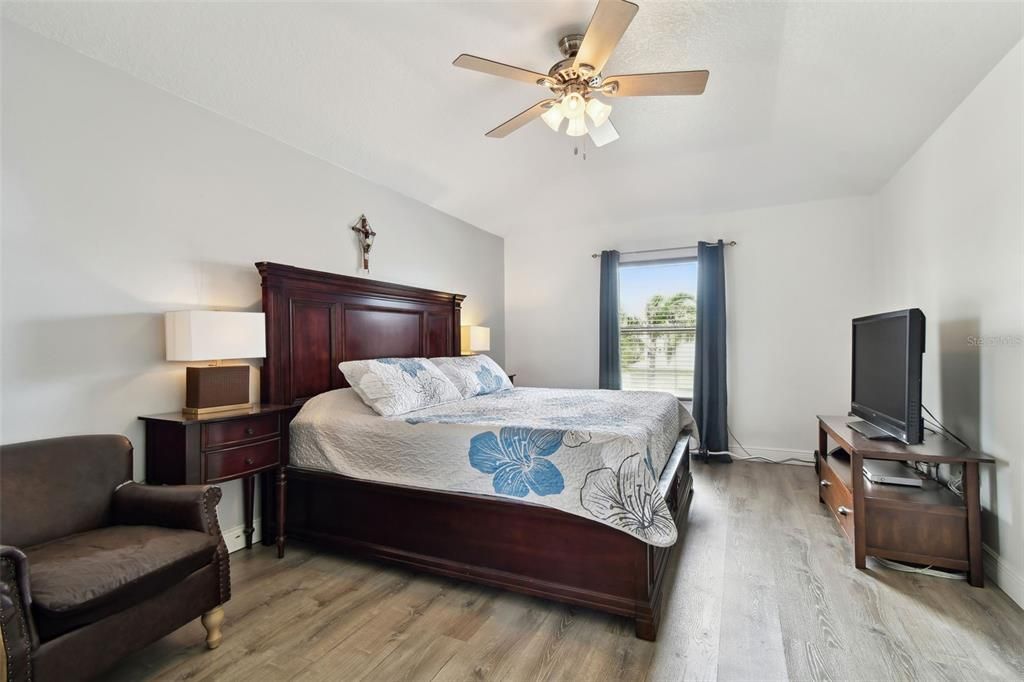 For Sale: $544,000 (4 beds, 2 baths, 2355 Square Feet)