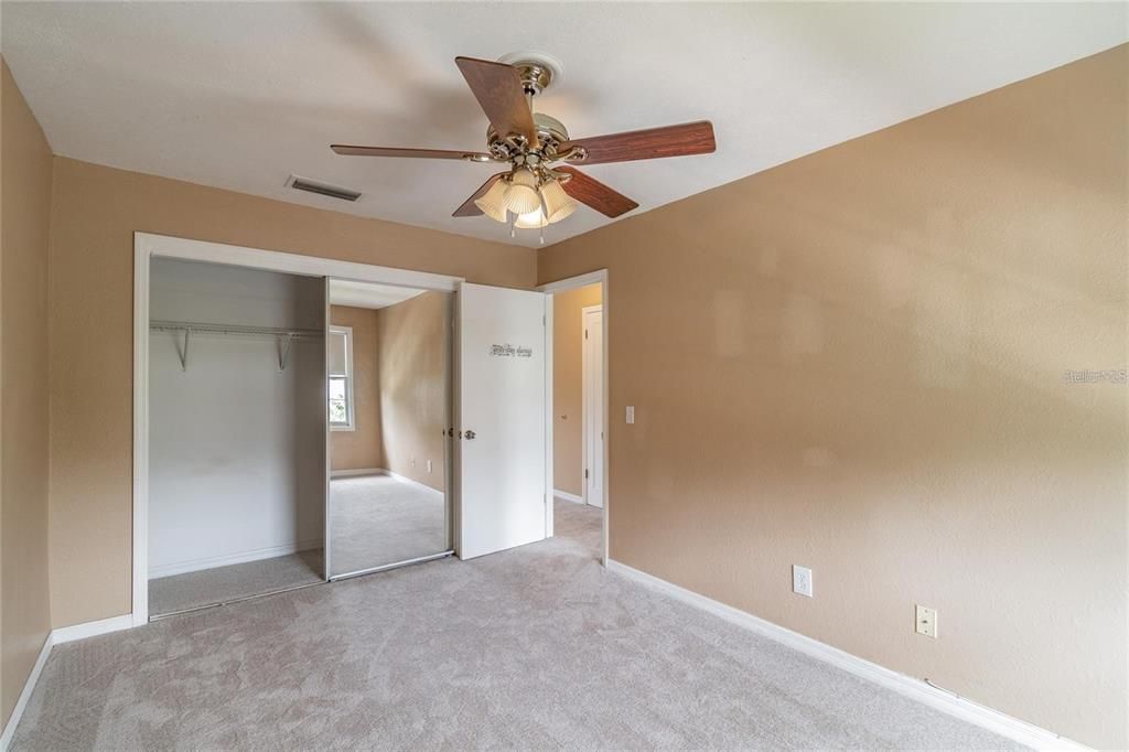 Под контрактом: $1,550 (2 спален, 1 ванн, 827 Квадратных фут)