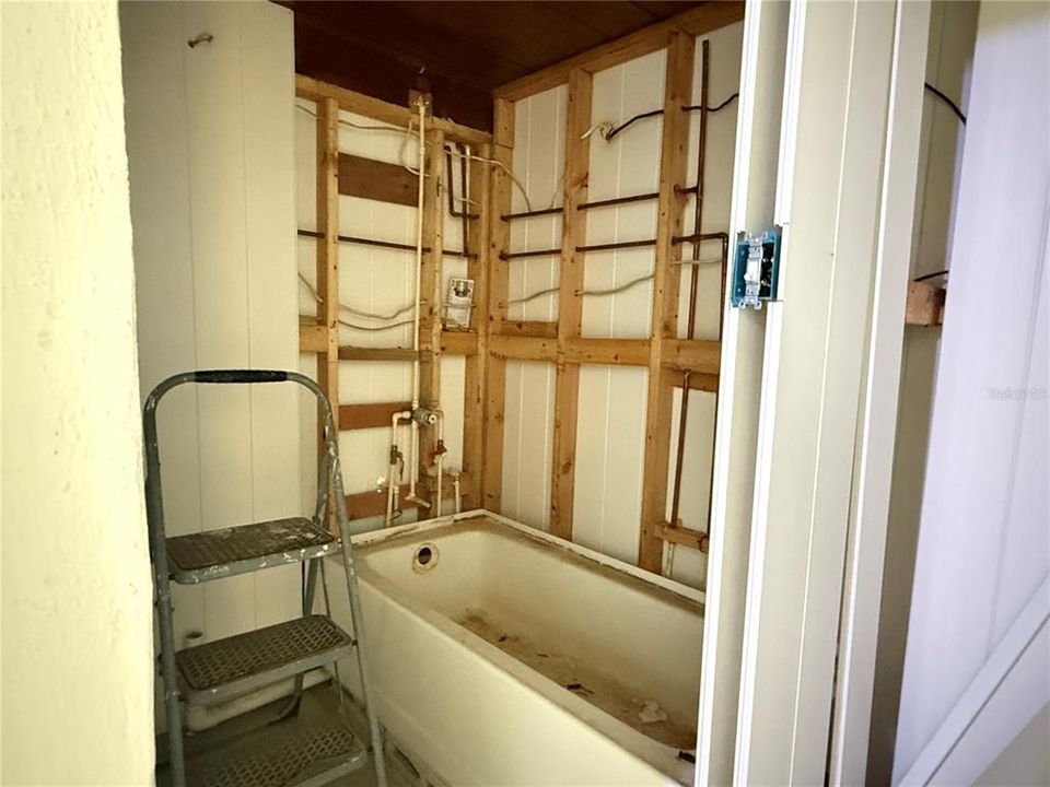 Active With Contract: $260,000 (2 beds, 2 baths, 1320 Square Feet)