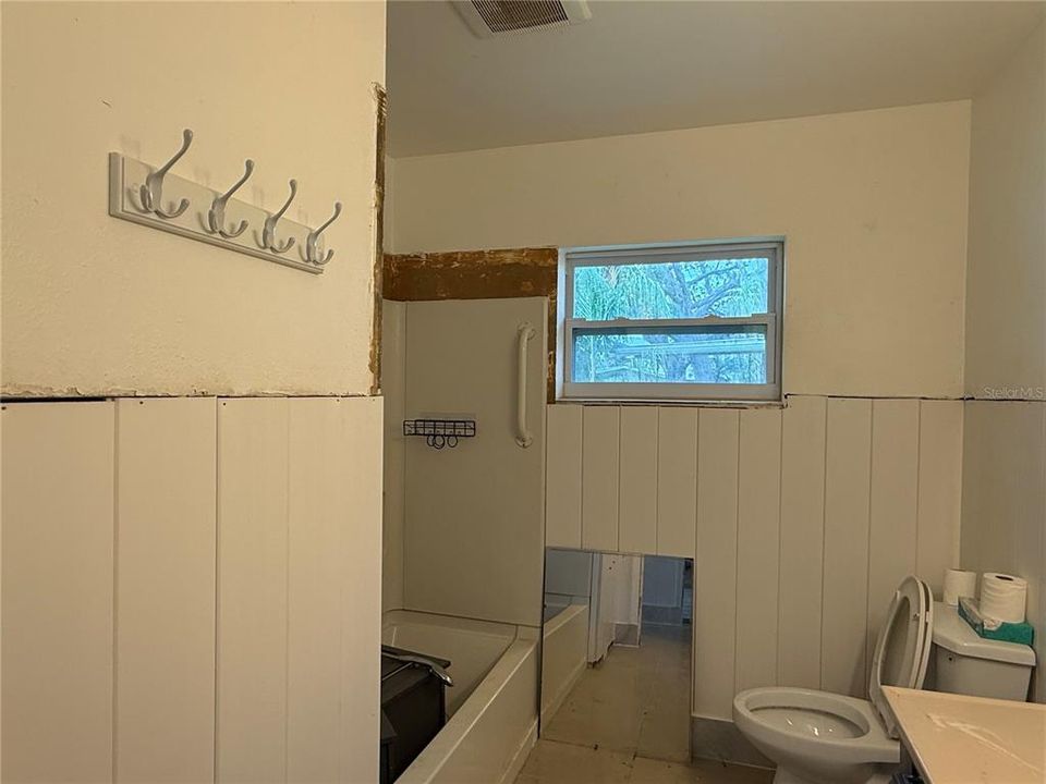 Active With Contract: $260,000 (2 beds, 2 baths, 1320 Square Feet)