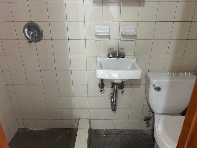 En Renta: $1,100 (3 camas, 2 baños, 1000 Pies cuadrados)