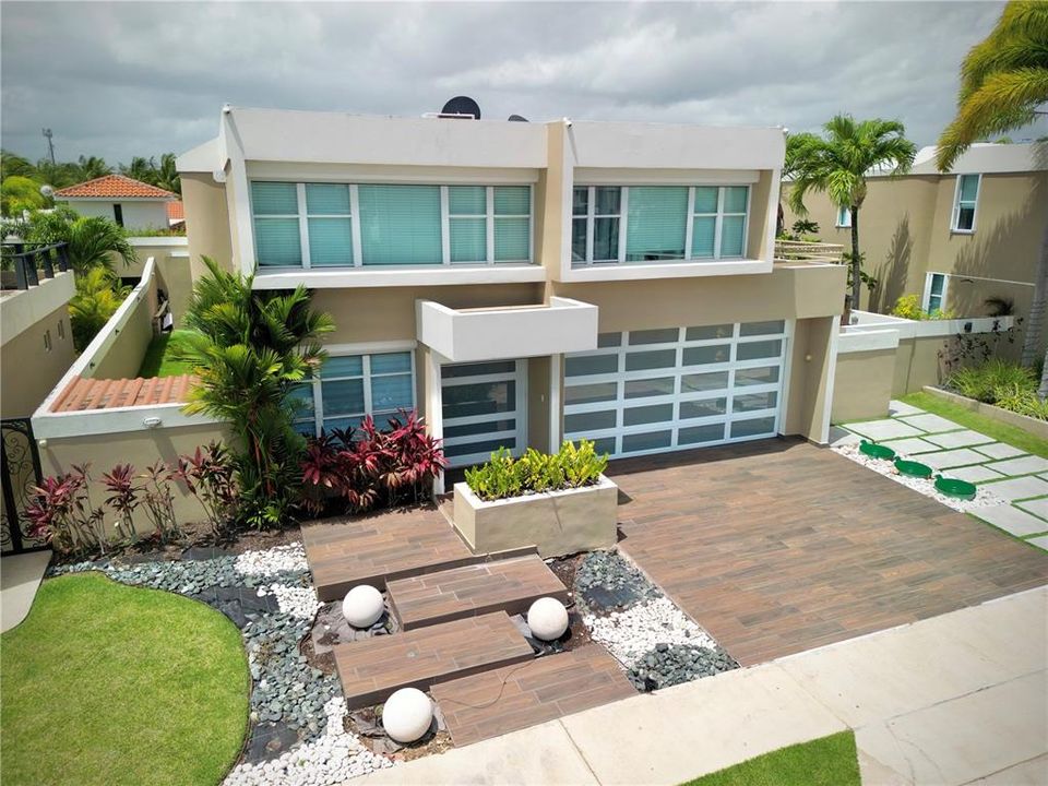 Под контрактом: $950,000 (4 спален, 3 ванн, 3120 Квадратных фут)