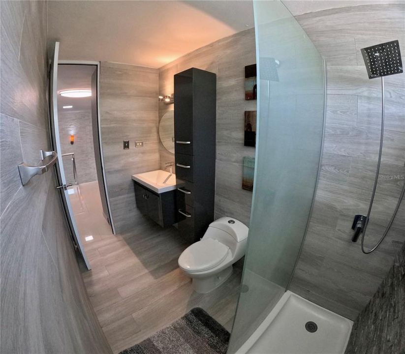 Под контрактом: $950,000 (4 спален, 3 ванн, 3120 Квадратных фут)