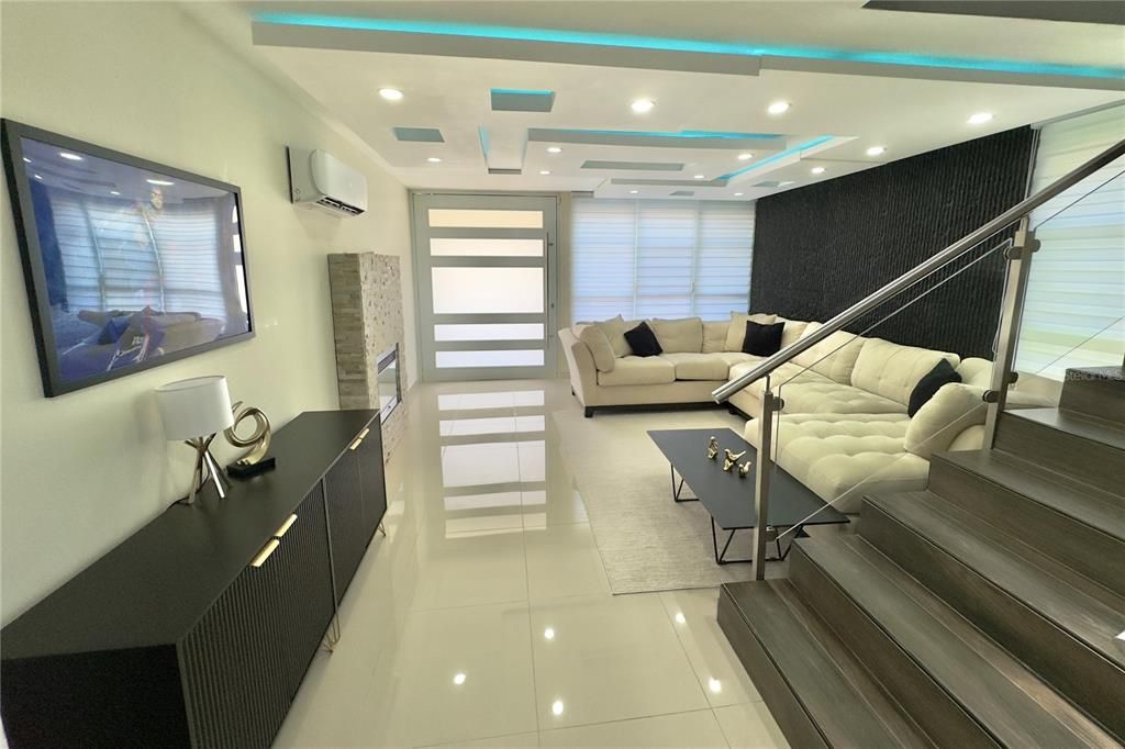 Под контрактом: $950,000 (4 спален, 3 ванн, 3120 Квадратных фут)