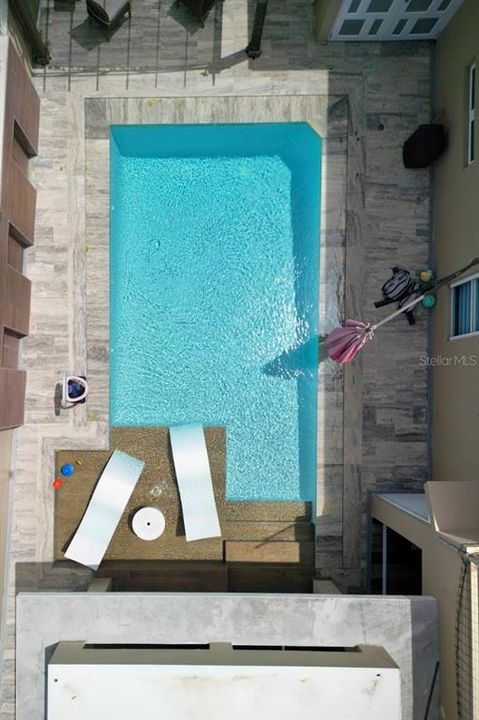 Под контрактом: $950,000 (4 спален, 3 ванн, 3120 Квадратных фут)