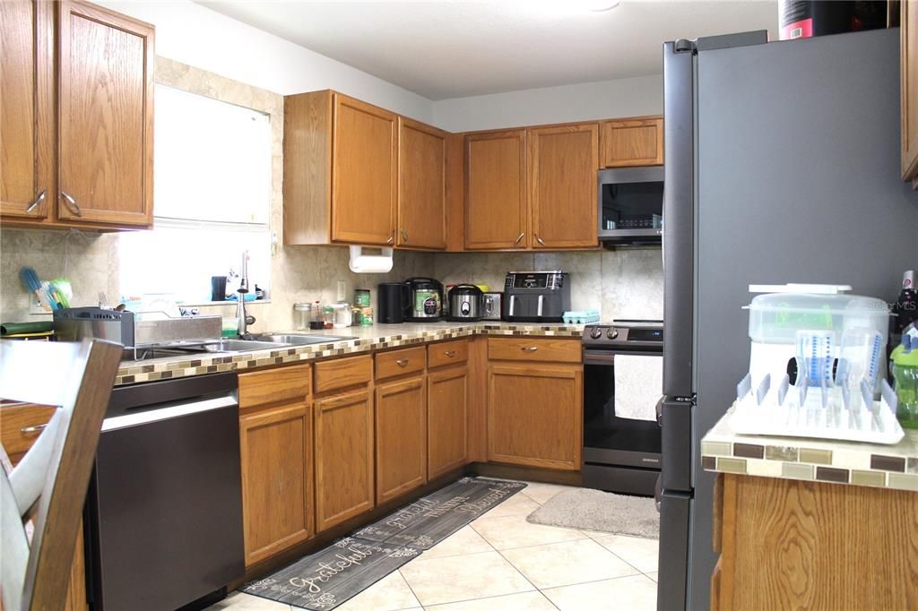 待售: $435,000 (4 贝兹, 2 浴室, 2476 平方英尺)