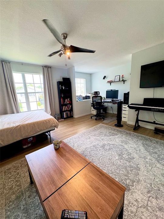 待售: $435,000 (4 贝兹, 2 浴室, 2476 平方英尺)